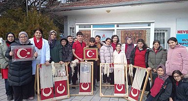 Gençlerden Türk Bayrağı'na 'Türk Düğümü' ile ilmek