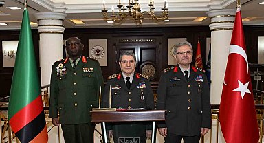 Genelkurmay Başkanı Bayraktaroğlu, Zambiya Kara Kuvvetleri Komutanı Zyeele ile bir araya geldi