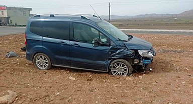 Gercüş'te çarpışan araçlardan burunları bile kanamadan kurtuldular