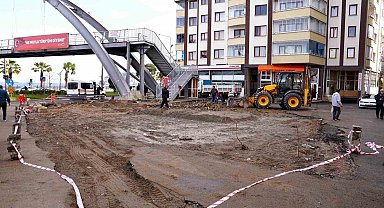 Giresun Belediye Başkanı Fuat Köse, meydan düzenleme çalışmalarını inceledi