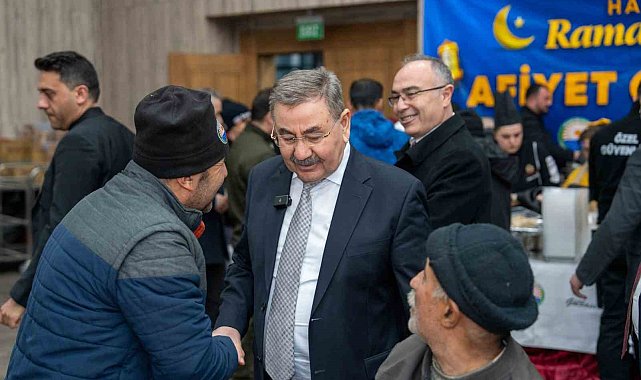 Gölbaşı Belediye Başkanı Odabaşı, ilk iftarını vatandaşlarla gerçekleştirdi