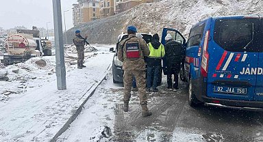 Gölbaşı'nda jandarma vatandaşın güvenliği için nöbette