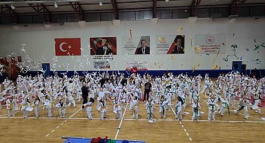 Gölcük'te 470 tekvandocu kuşak atladı