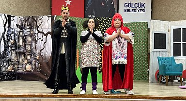 Gölcük'te çocuklar tiyatroyla buluştu