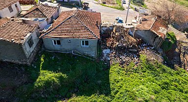 Gölmarmara'da heyelan: 7 ev kullanılamaz hale geldi