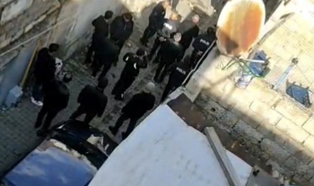 Gündüz vakti girdikleri evdeki 2 kadını darbettiler: Kadınlardan birinin durumu ağır