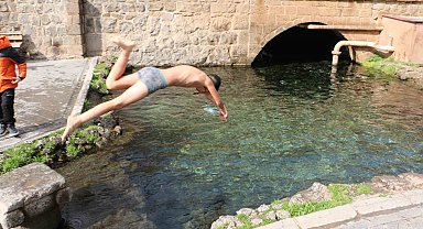 Güneşi gören çocuklar Anzele Parkı'na koştu