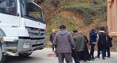 Hafriyat kamyonu cenaze törenine katılan kadına çarptı