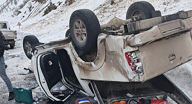 Hakkari'de trafik kazası: 2 yaralı