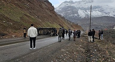 Hakkari'de trafik kazası: 2 yaralı