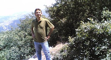 Halı sahada kalp krizi geçiren öğretmen hayatını kaybetti