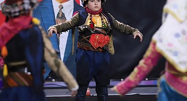 Halk oyunlarında sahne okulların