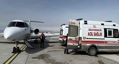 Hasta 2 bebek ambulans uçakla İstanbul'a sevk edildi