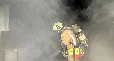 Hatay'da konteyner yangını büyümeden söndürüldü