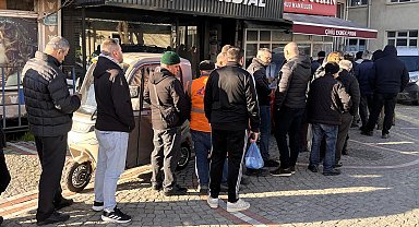 Hayrabolu'da Ramazan'da pide kuyruğu