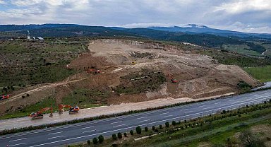 Heyelan yaşanan İzmir-İstanbul otoyolunda çalışmalar devam ediyor