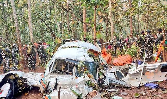 Hindistan'da düşen uçaktaki 7 kişi ölü bulundu