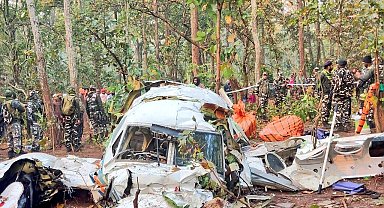 Hindistan'da düşen uçaktaki 7 kişi ölü bulundu