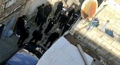 Hırsızlık için eve giren üvey kardeşin boğmaya çalıştığı kadın hastanede hayatını kaybetti