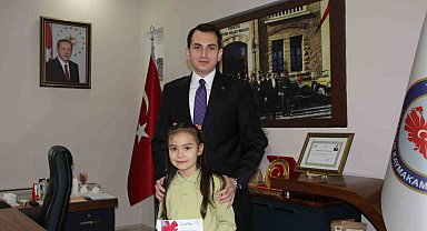 Hisarcık Kaymakamı Erkan Atam'dan il birincisi öğrencilere ödül
