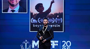 HKÜ mezunu ve yüksek lisans öğrencisi Berkay Ellek'in Yapay Zeka ile Ürettiği "Sultan'ın Taşı" filmi Berlin'de Türkiye'yi temsil edecek