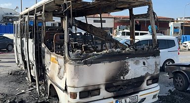 Hurda minibüste 16 yaşındaki gencin öldüğü yangın kamerada