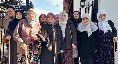Huzurevi sakinleri Şeyh Edebali Türbesinde