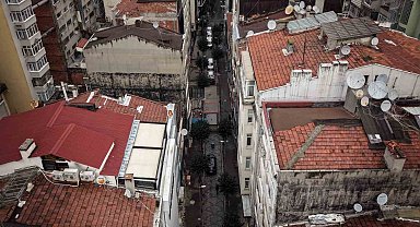 İBB, yolu elektrik trafosuyla kapattı; vatandaşlar tepki gösterdi