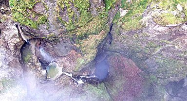 İçerisinde şelale akan Karadeniz'in en derin mağarası görenleri mest ediyor