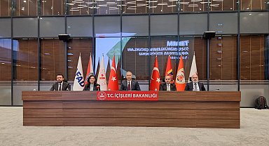 İçişleri Bakanı Yerlikaya, Suça Sürüklenen Çocuklara İlişkin Araştırma Komisyonu üyeleriyle bir araya geldi