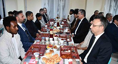 İftarda uluslararası öğrencilerle bir araya gelindi