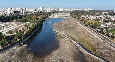 İki ayda gelen yağış barajı doldurdu: Seyhan Nehri coştu