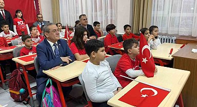 İkinci dönemin ilk dersinin konusu 'Bayrak'