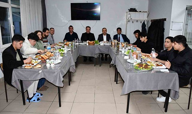 İl Milli Eğitim Müdürü Aydın, öğrencilerle iftar yaptı