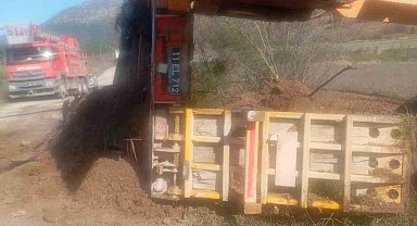 İl Özel İdareye ait tırın dorsesi yandı