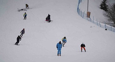 Ilgaz Dağı'na kayakseverler akın etti