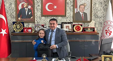 İşitme Engelliler Şampiyonası'nda derece yapan Bilecikli sporcuya İl Müdürü Demir'den tebrik