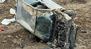 Isparta'da otomobil şarampole yuvarlandı: 1'i ağır 2 yaralı