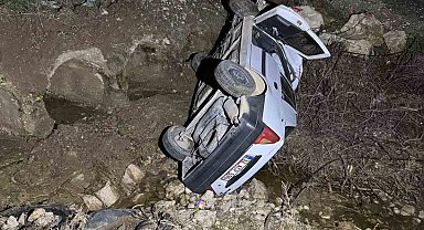 Isparta'da otomobil şarampole yuvarlandı: 5 yaralı