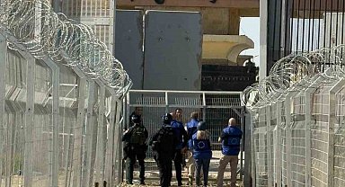 İsrail: "Refah Sınır Kapısı'nda çift yönde geçişlere yarın başlanması bekleniyor"