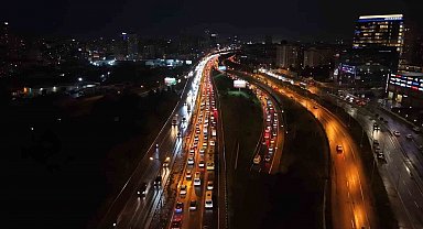 İstanbul Anadolu Yakası'nda trafik yoğunluğu yüzde 90'a ulaştı