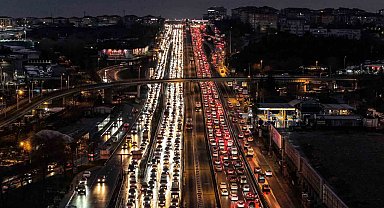 İstanbul trafiği 'ara tatil' dinlemedi