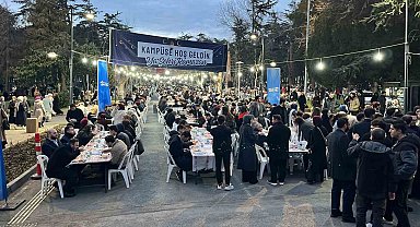 İstanbul Üniversitesi'nde düzenlenen iftara binlerce öğrenci katıldı