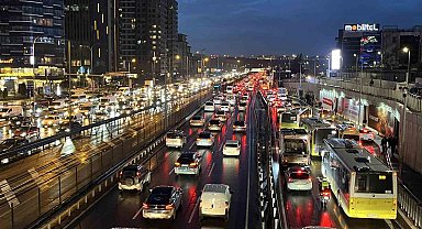 İstanbul'da trafik yoğunluğu yüzde 83'e ulaştı