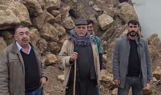 İstinat duvarı taziye evinin üstüne yıkıldı