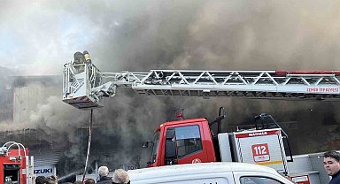 İzmir 6. Sanayi'de yedek parça dükkanında yangın