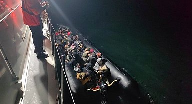 İzmir açıklarında 59 düzensiz göçmen yakalandı