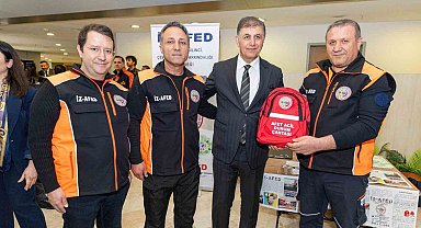 İzmir Büyükşehir Belediye Başkanı Tugay: "Birden fazla yangın uçağı kiralamaya hazırız"