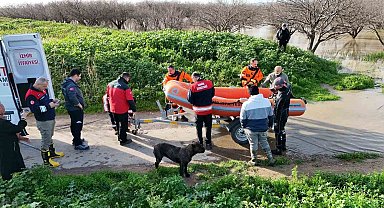 İzmir İtfaiyesi tavuk çiftliğinde mahsur kalan hayvanlar için zamanla yarıştı