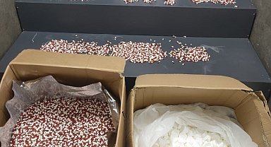 İzmir'de 104 bin adet uyuşturucu hap ele geçirildi